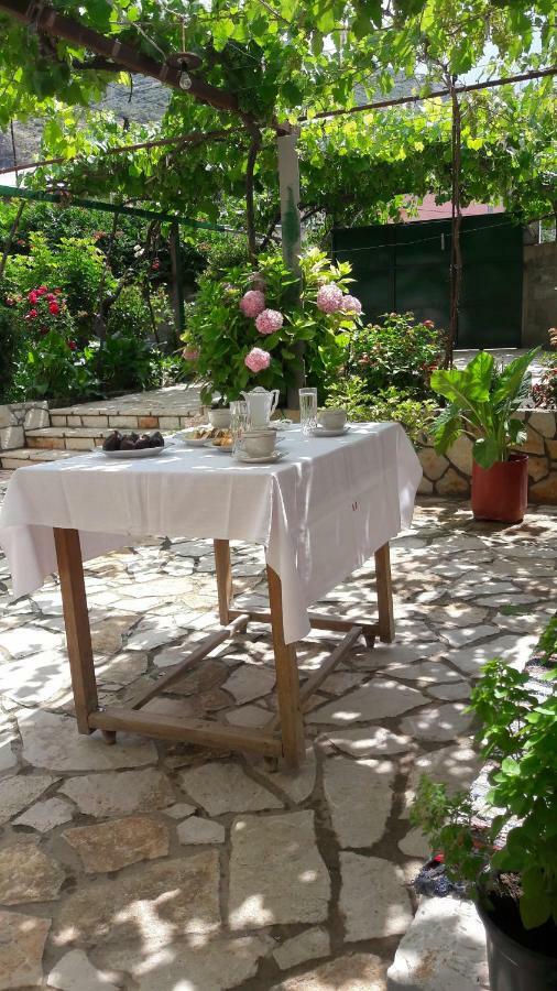 Ferienwohnung La Casa Di Nonna Qeparo Exterior foto